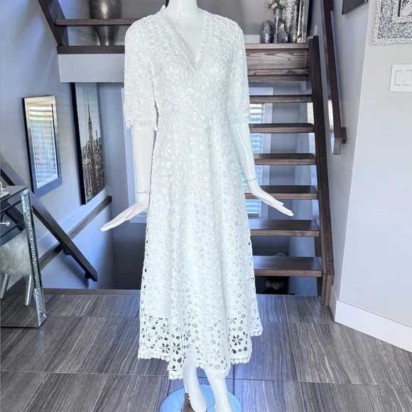 New 🦢 High-End White Embroidered Eyelet V-Neck Dress - Picture 1 of 17